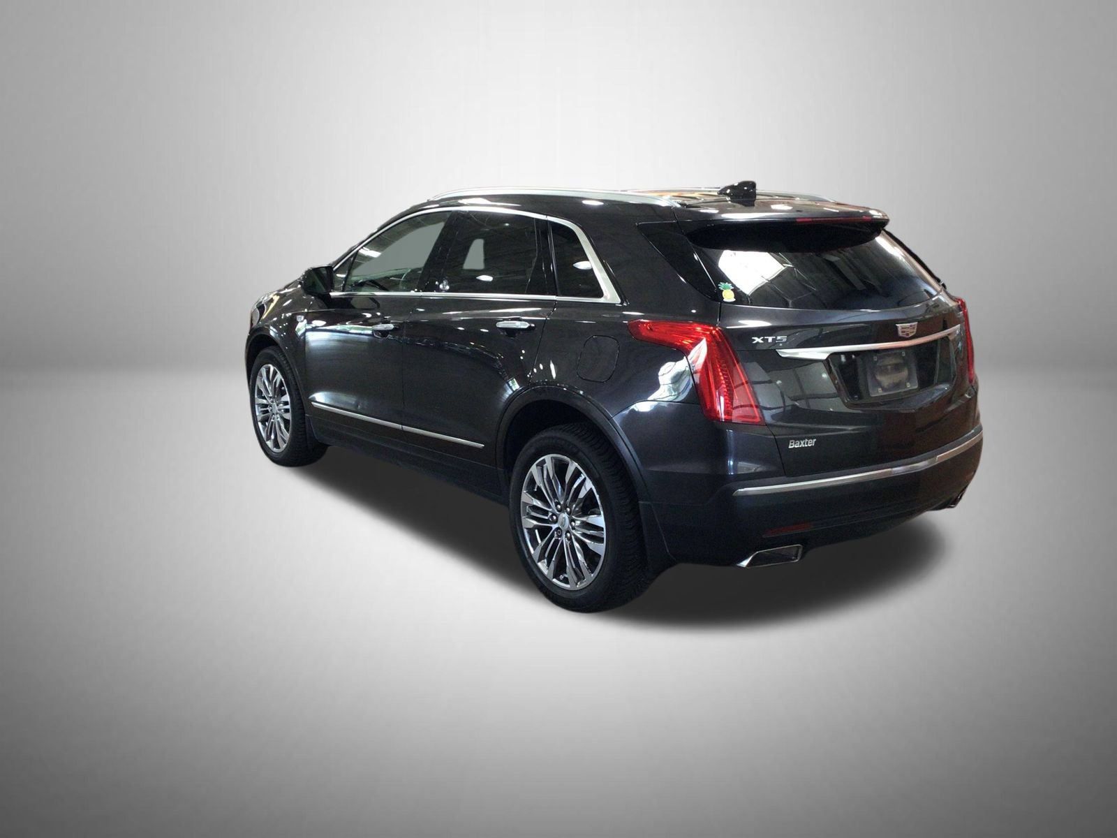 Used 2017 Cadillac XT5 Premium Luxury FWD image 2