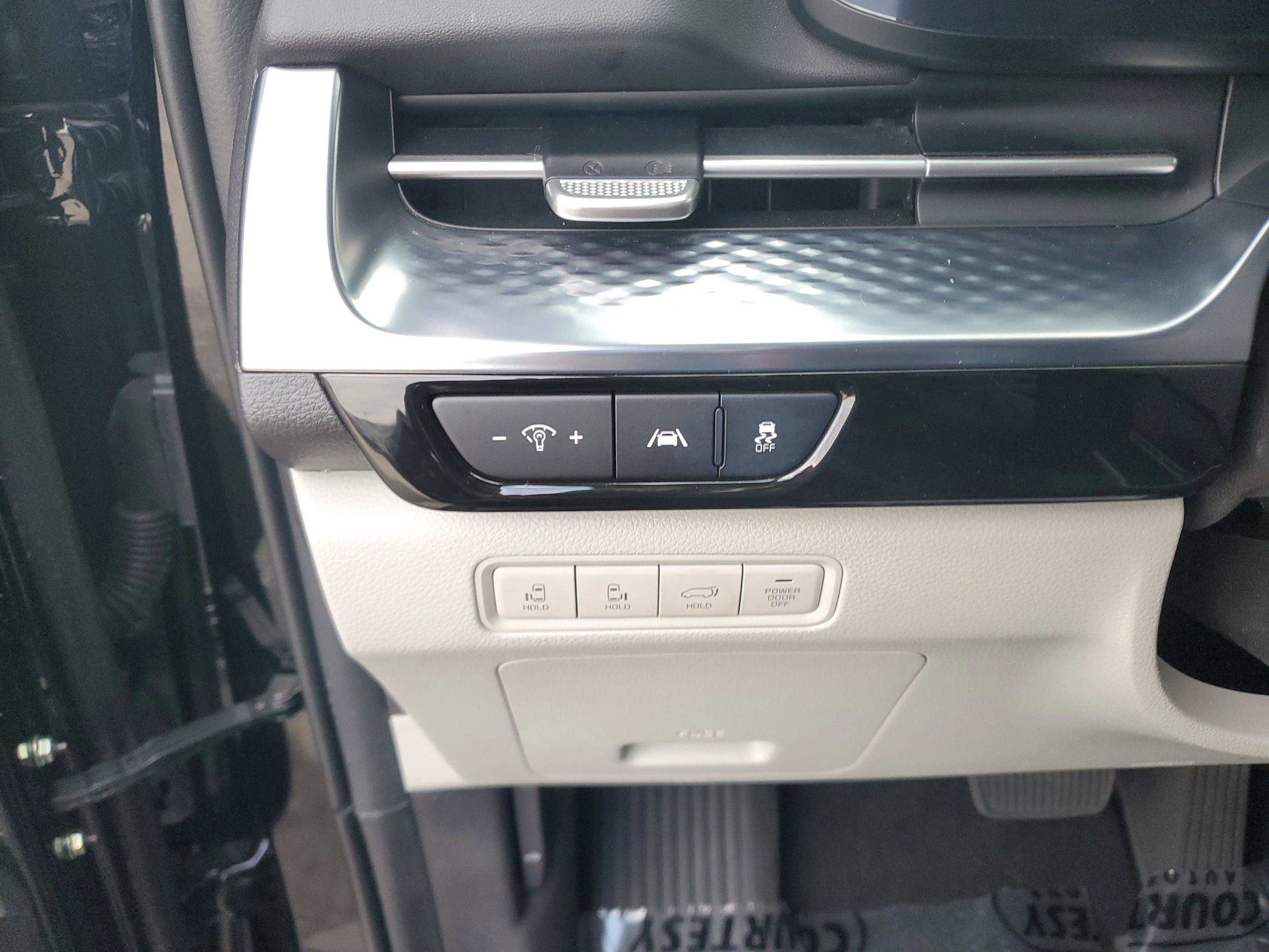 Used 2024 Kia Carnival SX Prestige image 29