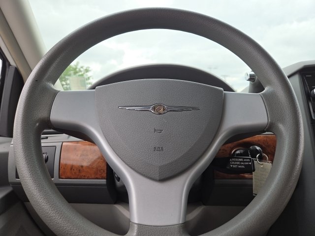 Used 2008 Chrysler Town & Country LX FWD image 14