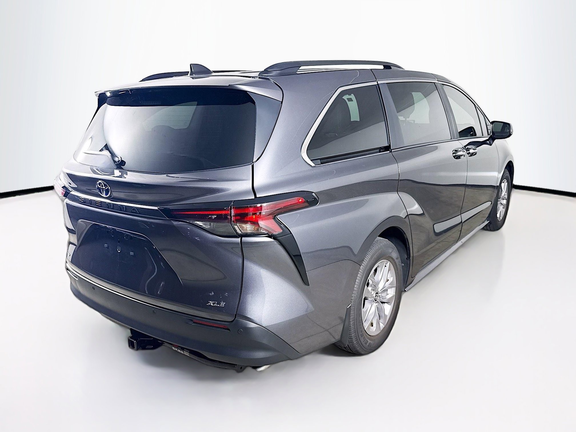 Used 2025 Toyota Sienna XLE FWD image 34