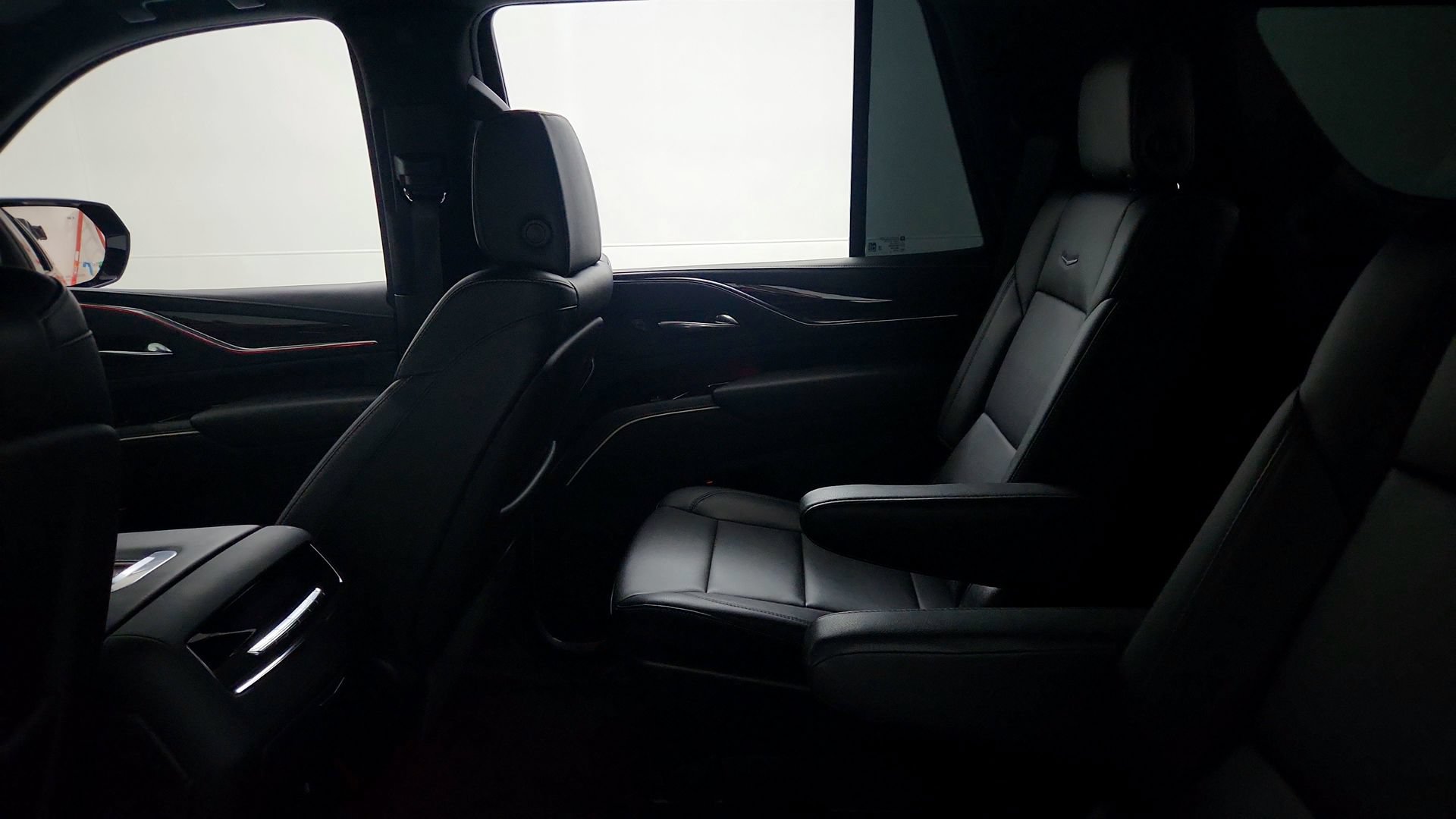 Used 2022 Cadillac Escalade Luxury w/ LPO, Floor Liner Package AWD/4WD image 23