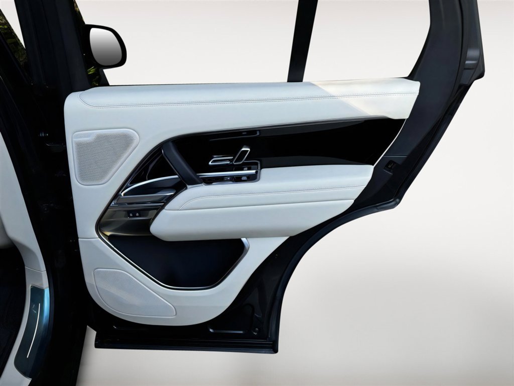 New 2025 Land Rover Range Rover SE image 19