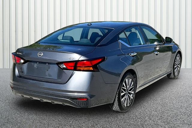 Used 2024 Nissan Altima 2.5 SV FWD image 11