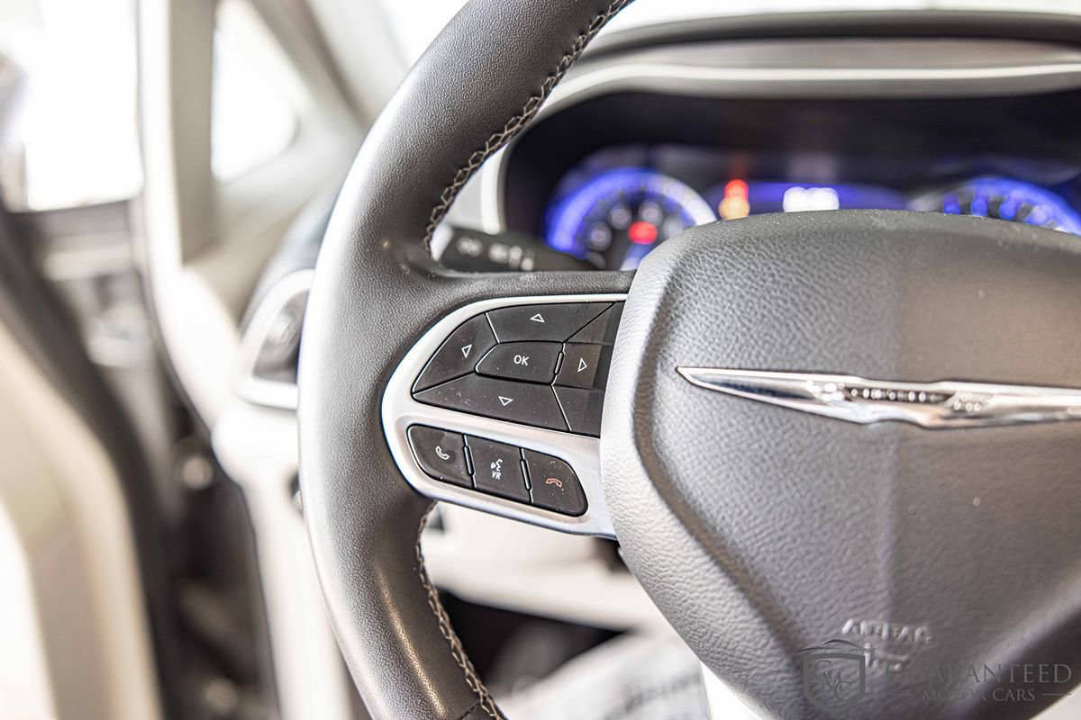 Used 2022 Chrysler Pacifica Touring-L FWD image 27