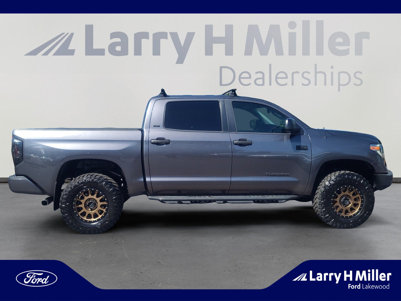 Used 2016 Toyota Tundra SR5 w/ TRD Off Road Package AWD/4WD image 6