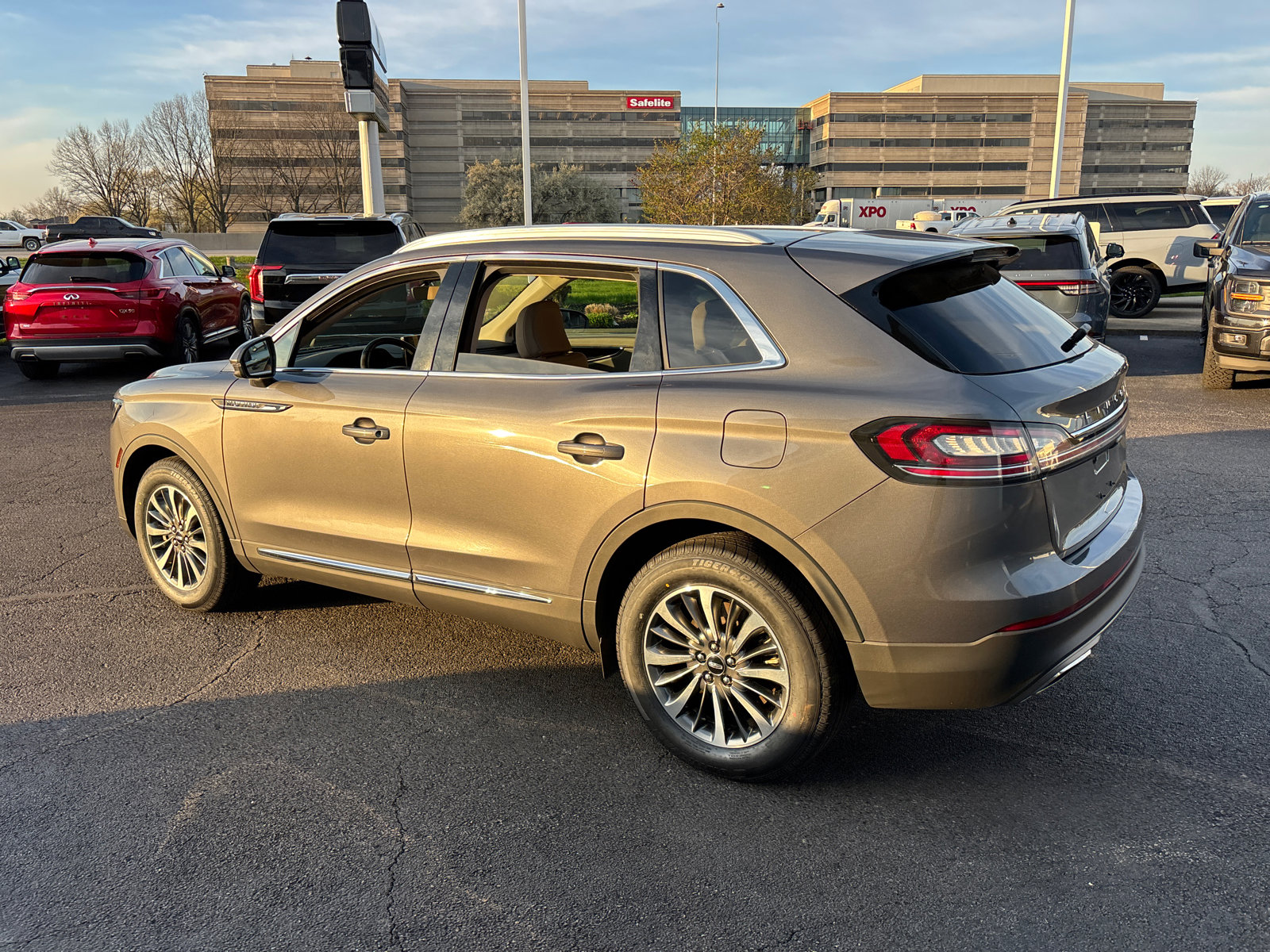Certified 2022 Lincoln Nautilus AWD w/ Premium Package image 5