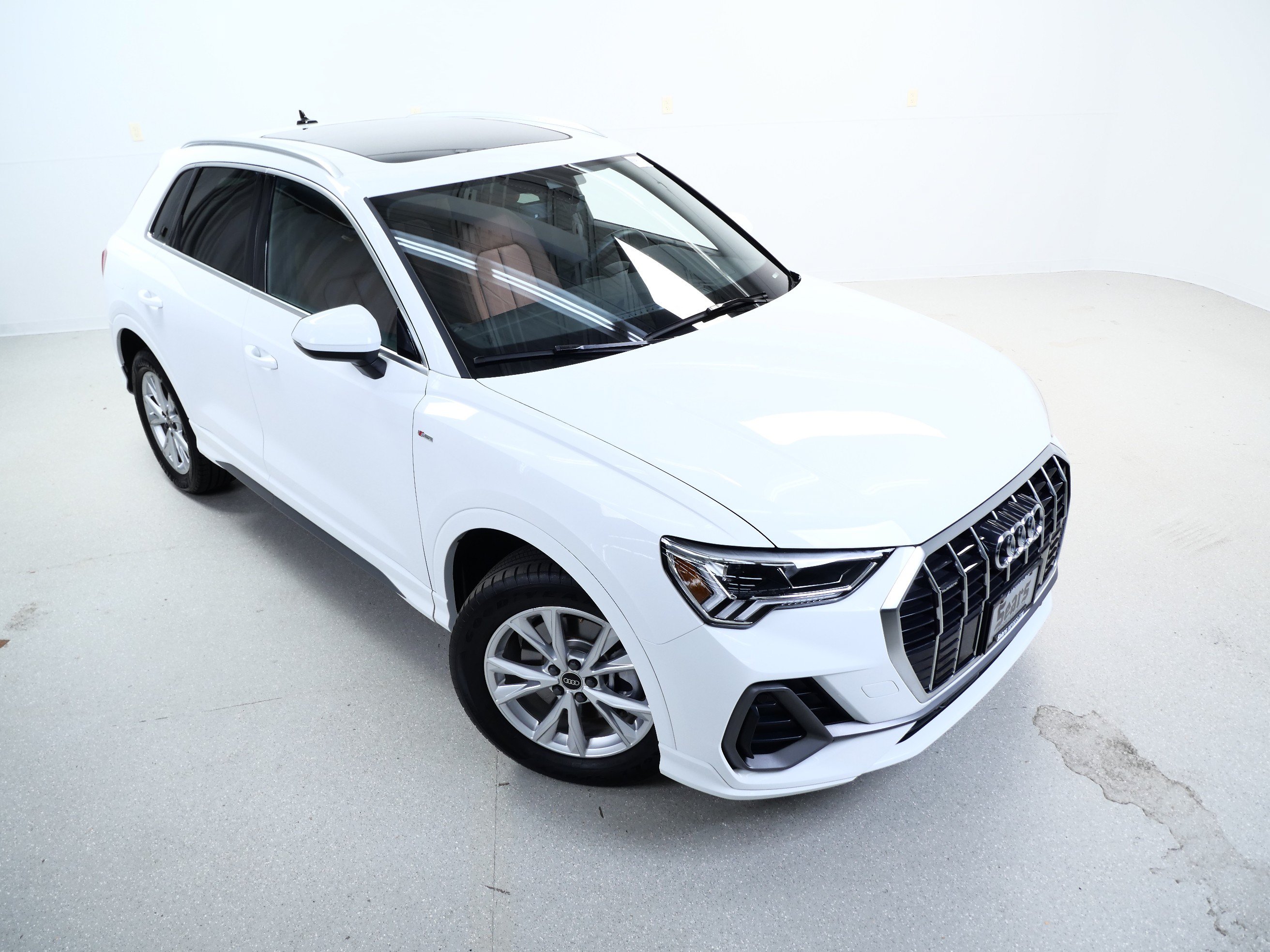 Used 2024 Audi Q3 2.0T Premium w/ Convenience Package AWD/4WD image 4