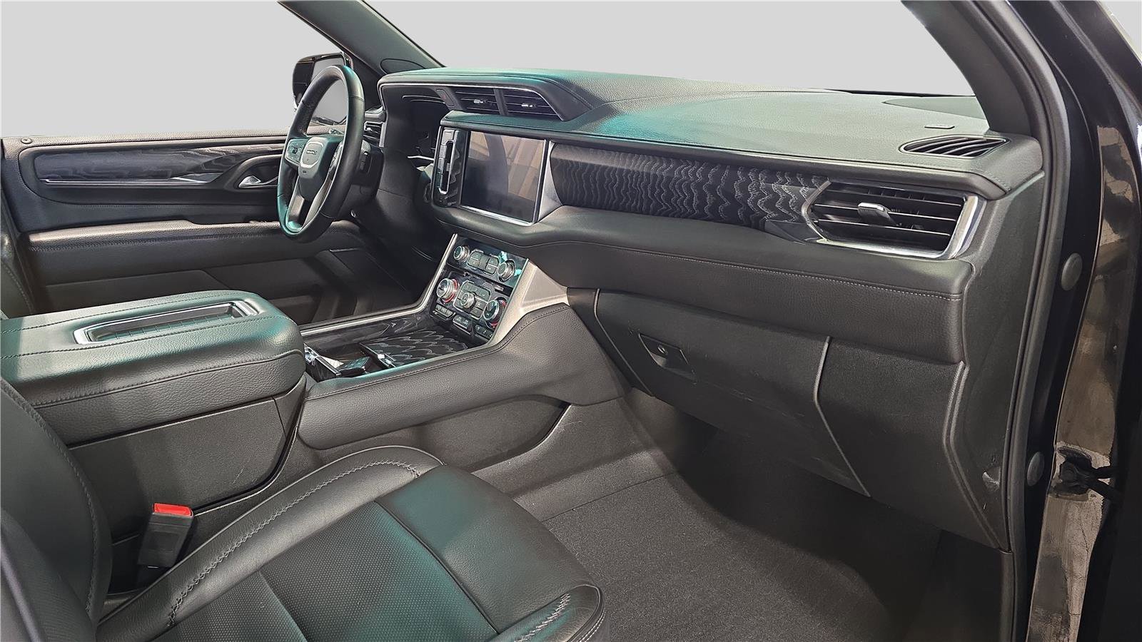 Used 2023 GMC Yukon XL Denali w/ LPO, Floor Liner Package AWD/4WD image 16