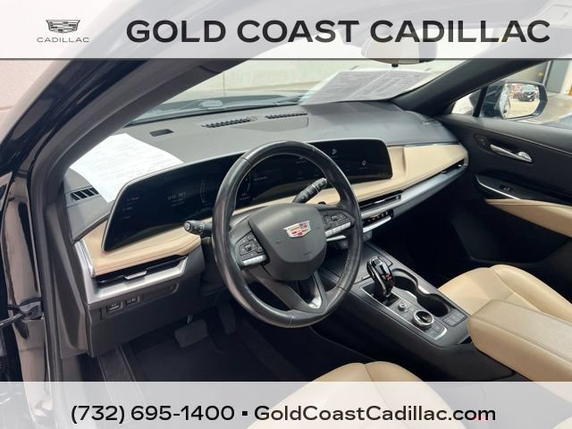 Used 2024 Cadillac XT4 Luxury w/ Cold Weather Package FWD image 19