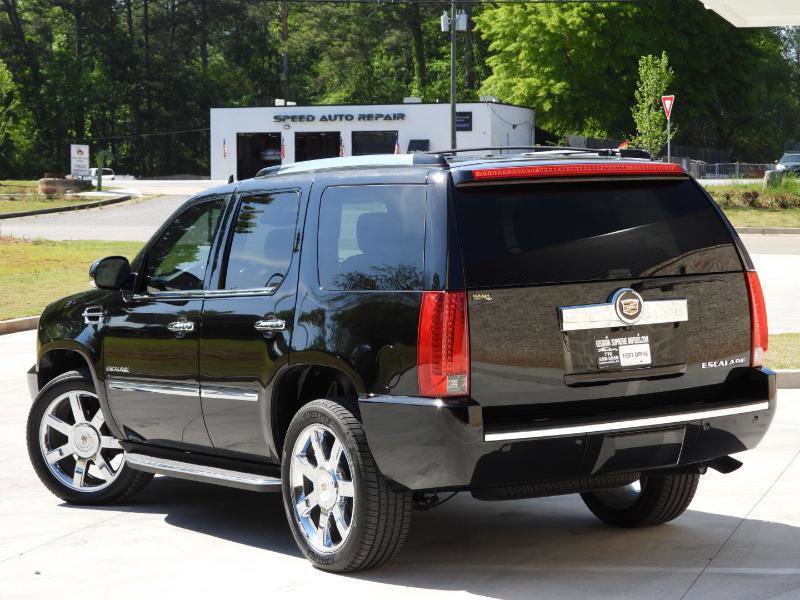 Used 2013 Cadillac Escalade Luxury image 16