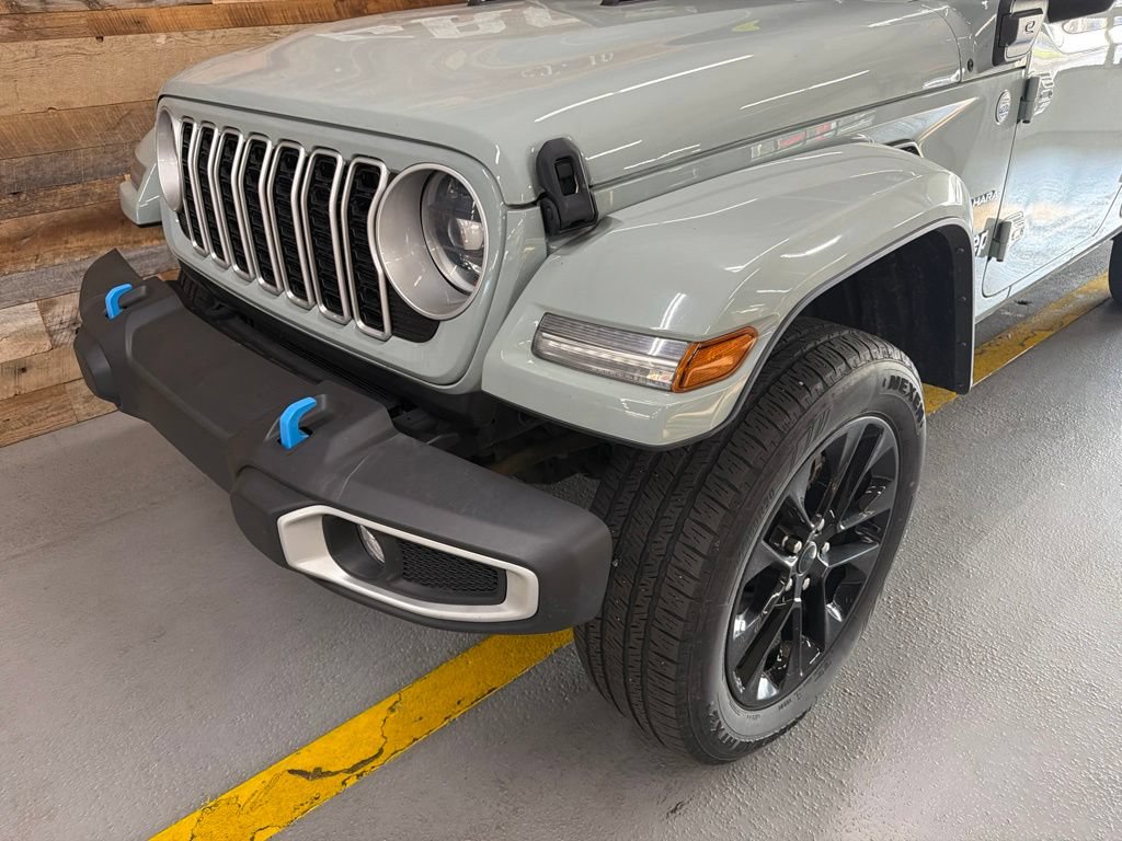 Used 2024 Jeep Wrangler Unlimited Sahara w/ Safety Group AWD/4WD image 3