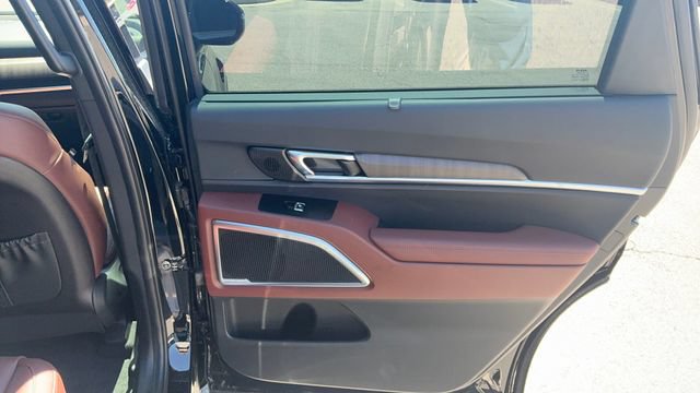 Used 2025 Kia Telluride SX w/ SX Captain's Chair Package AWD/4WD image 13