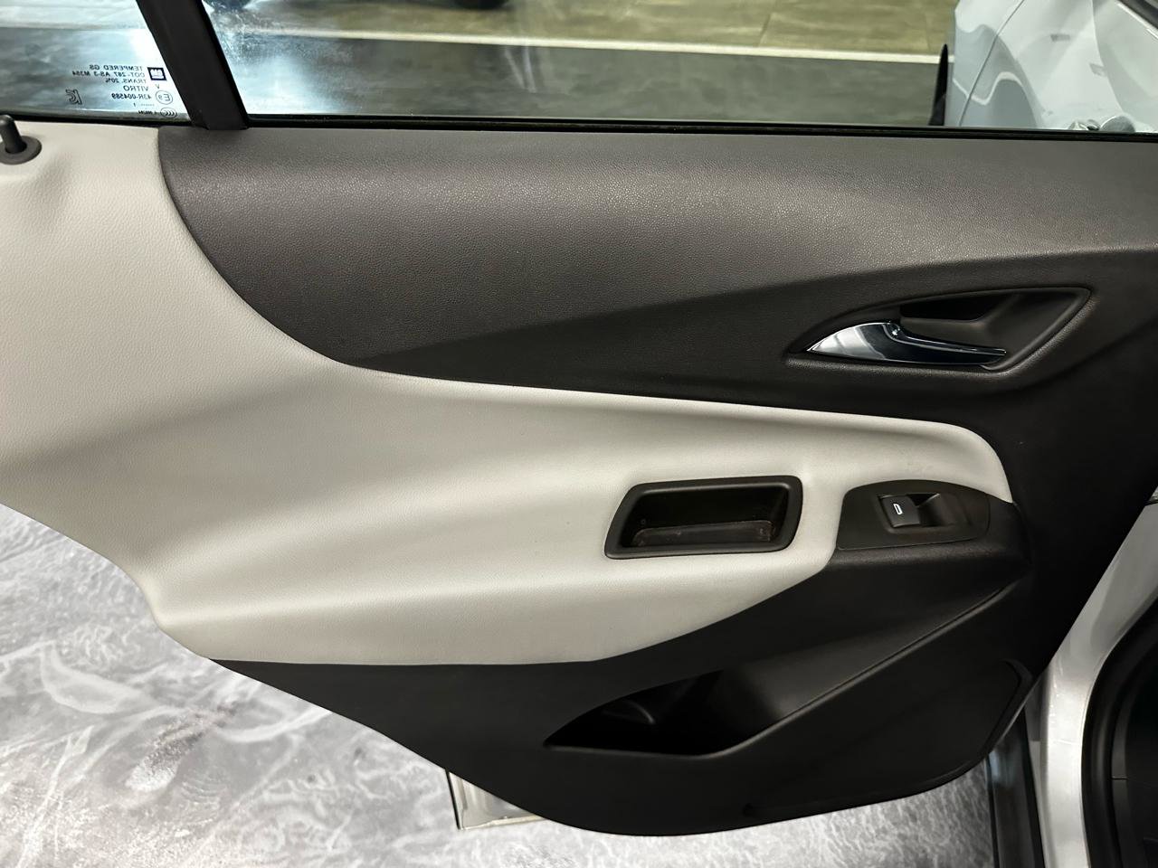Used 2021 Chevrolet Equinox LS w/ LS Convenience Package FWD image 11