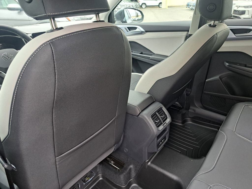 New 2026 Volkswagen Taos SE image 24