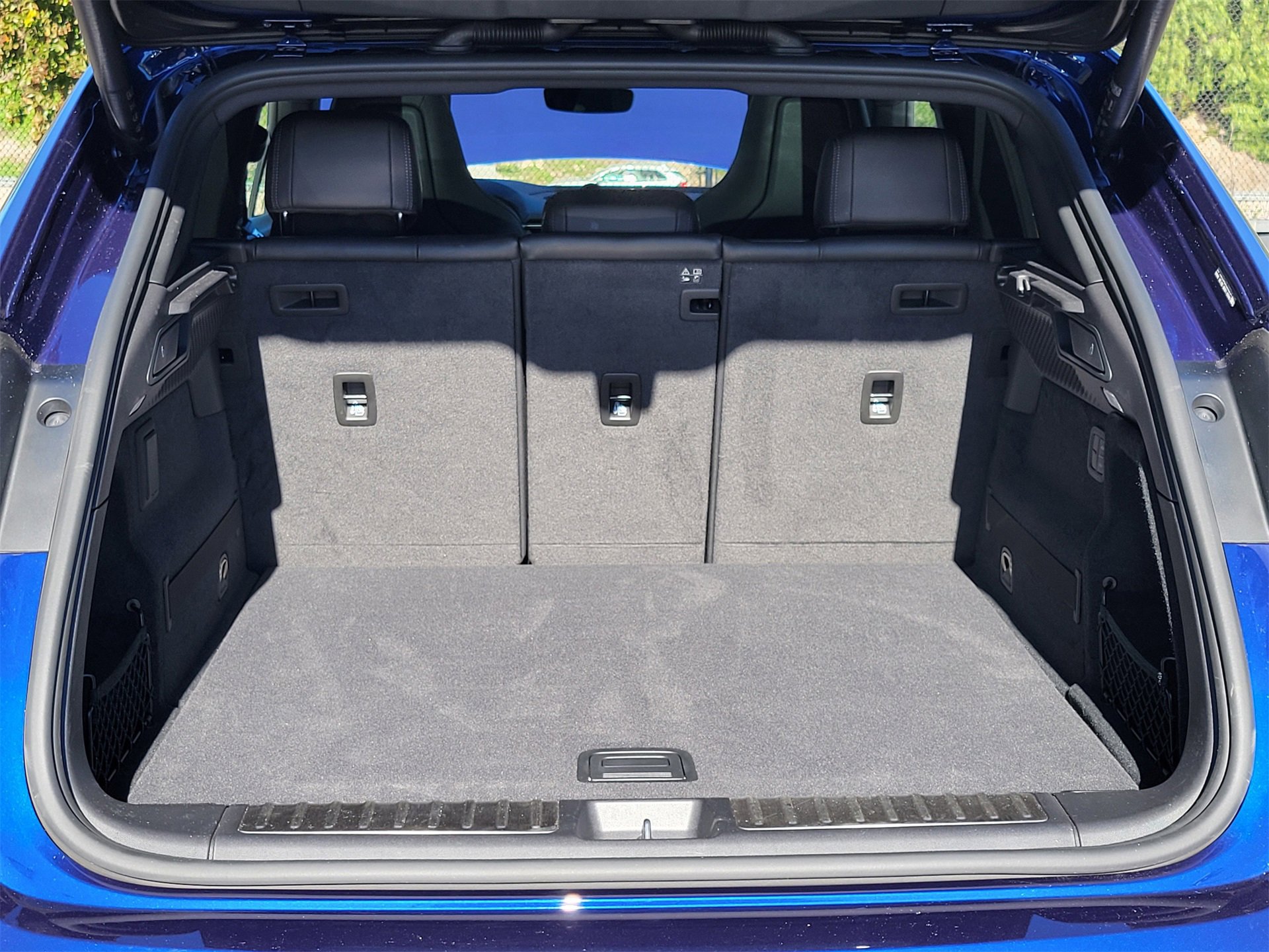 Certified 2024 Porsche Macan 4 Electric image 31