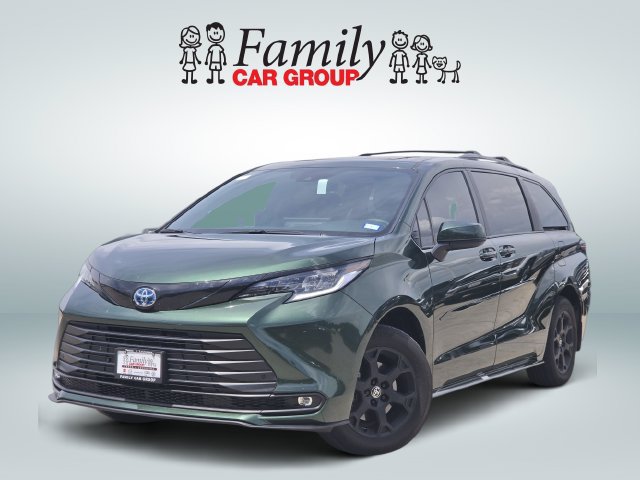 Certified 2025 Toyota Sienna XLE Woodland Edition AWD/4WD image 1