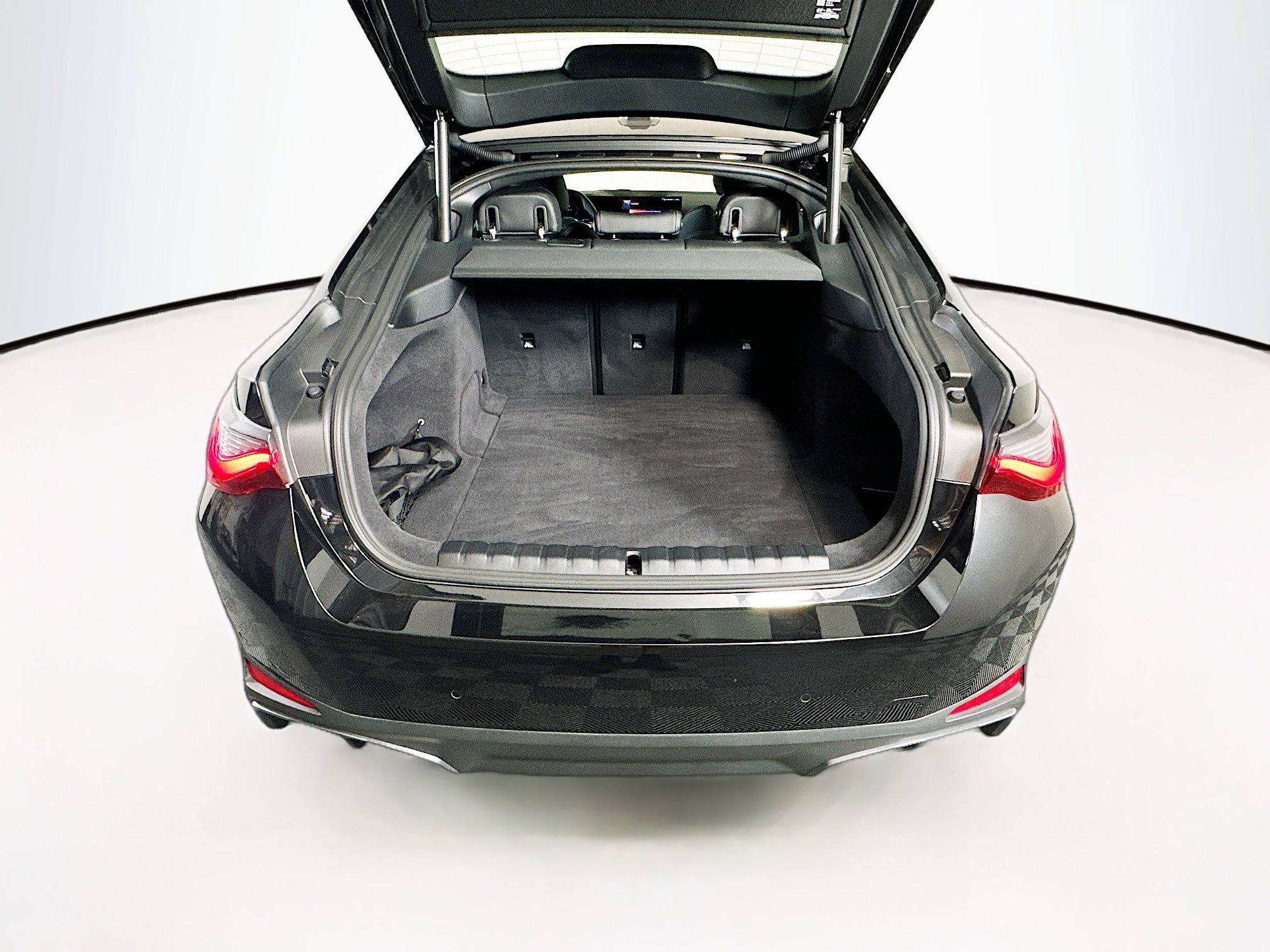 Used 2025 BMW i4 eDrive40 image 31