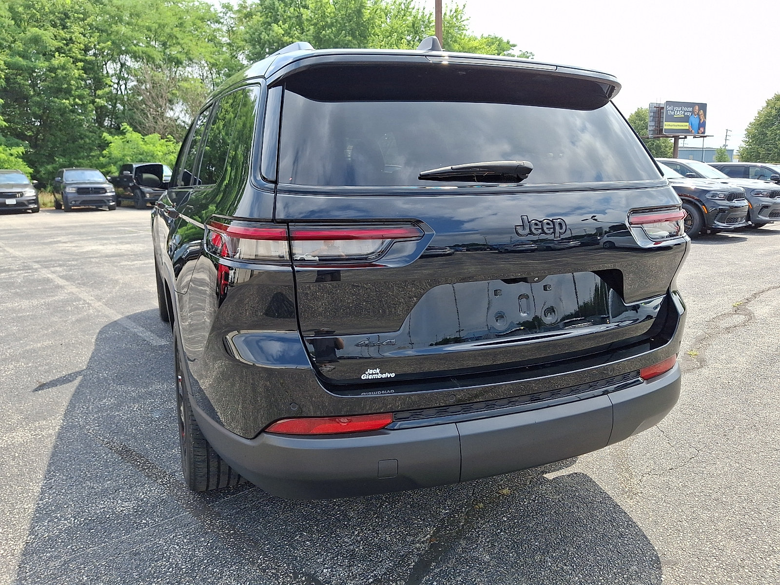 Certified 2023 Jeep Grand Cherokee L Laredo AWD/4WD image 9