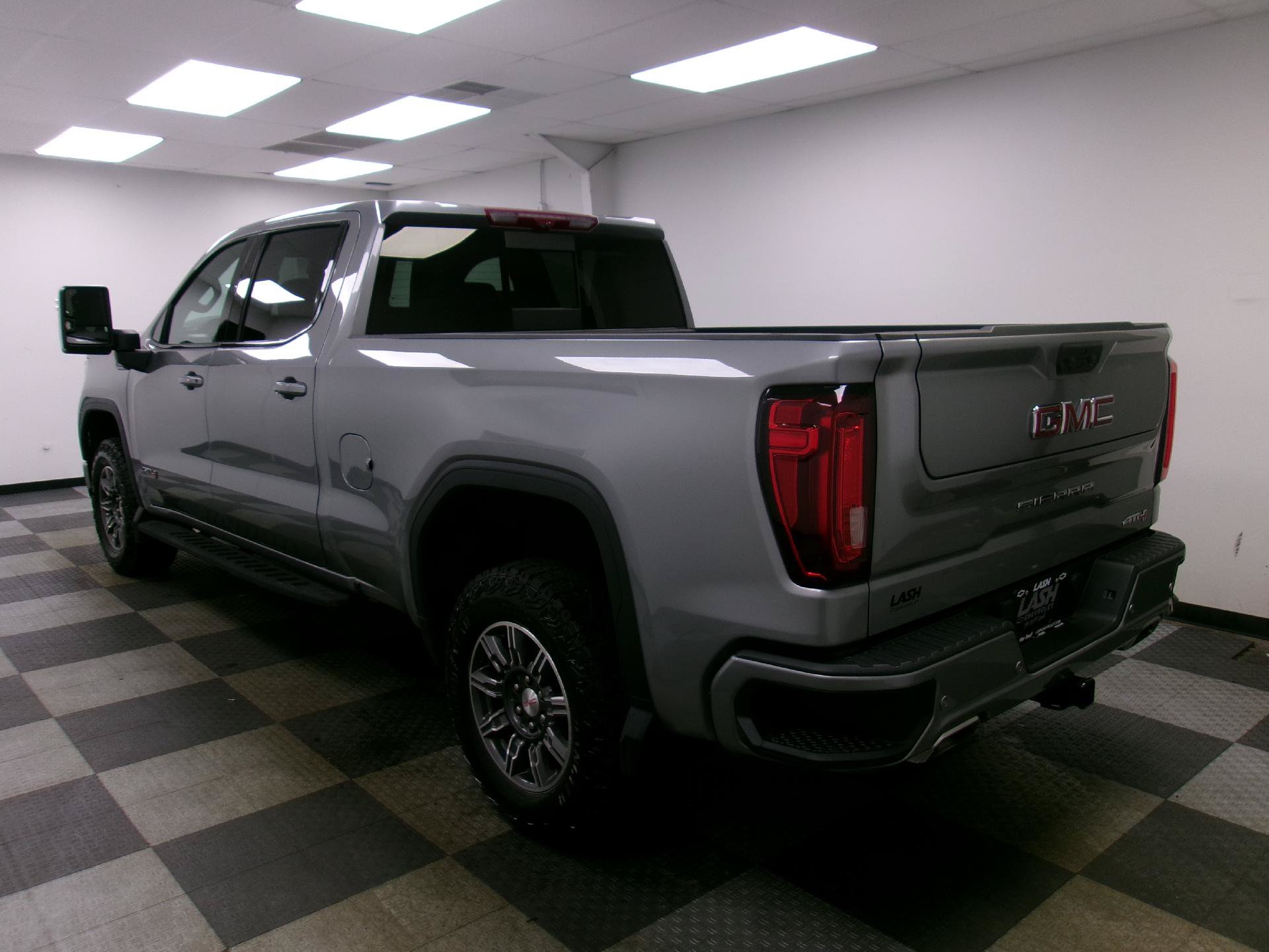 Used 2024 GMC Sierra 1500 AT4 w/ Technology Package AWD/4WD image 2