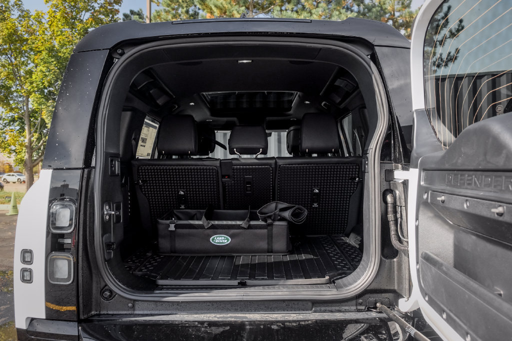 New 2026 Land Rover Defender 110 X-Dynamic SE AWD/4WD image 9