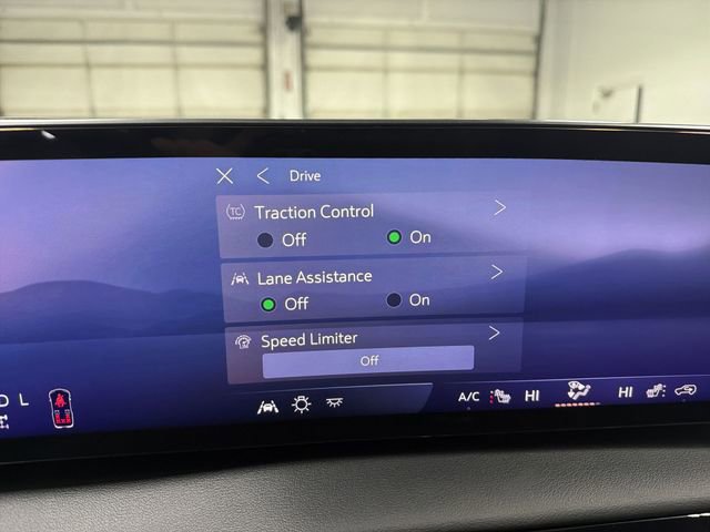 Certified 2025 Buick Enclave Avenir AWD/4WD image 36