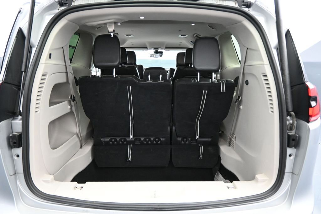 Used 2023 Chrysler Pacifica Touring-L FWD image 27