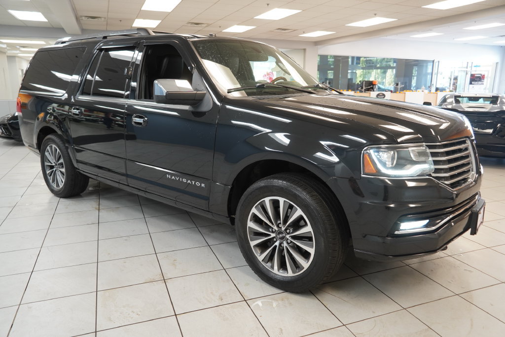 Used 2015 Lincoln Navigator L 4WD image 17
