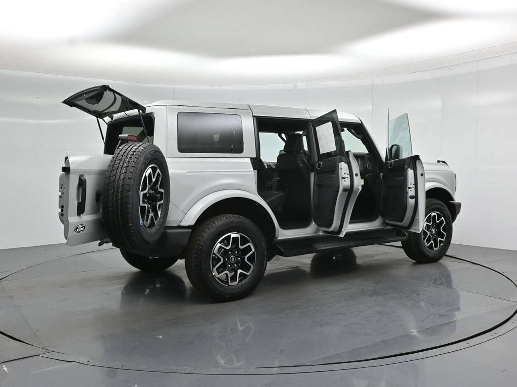 New 2026 Ford Bronco Outer Banks w/ Sasquatch Package AWD/4WD image 4