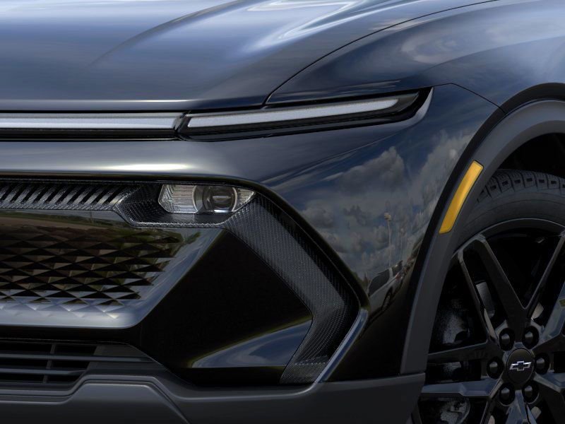 New 2026 Chevrolet Equinox EV LT w/ LPO, Blackout Package FWD image 11