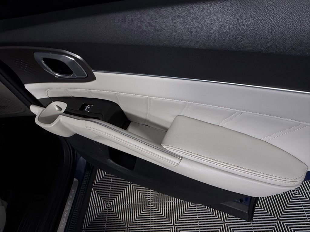 Used 2024 Kia Sorento SX image 29