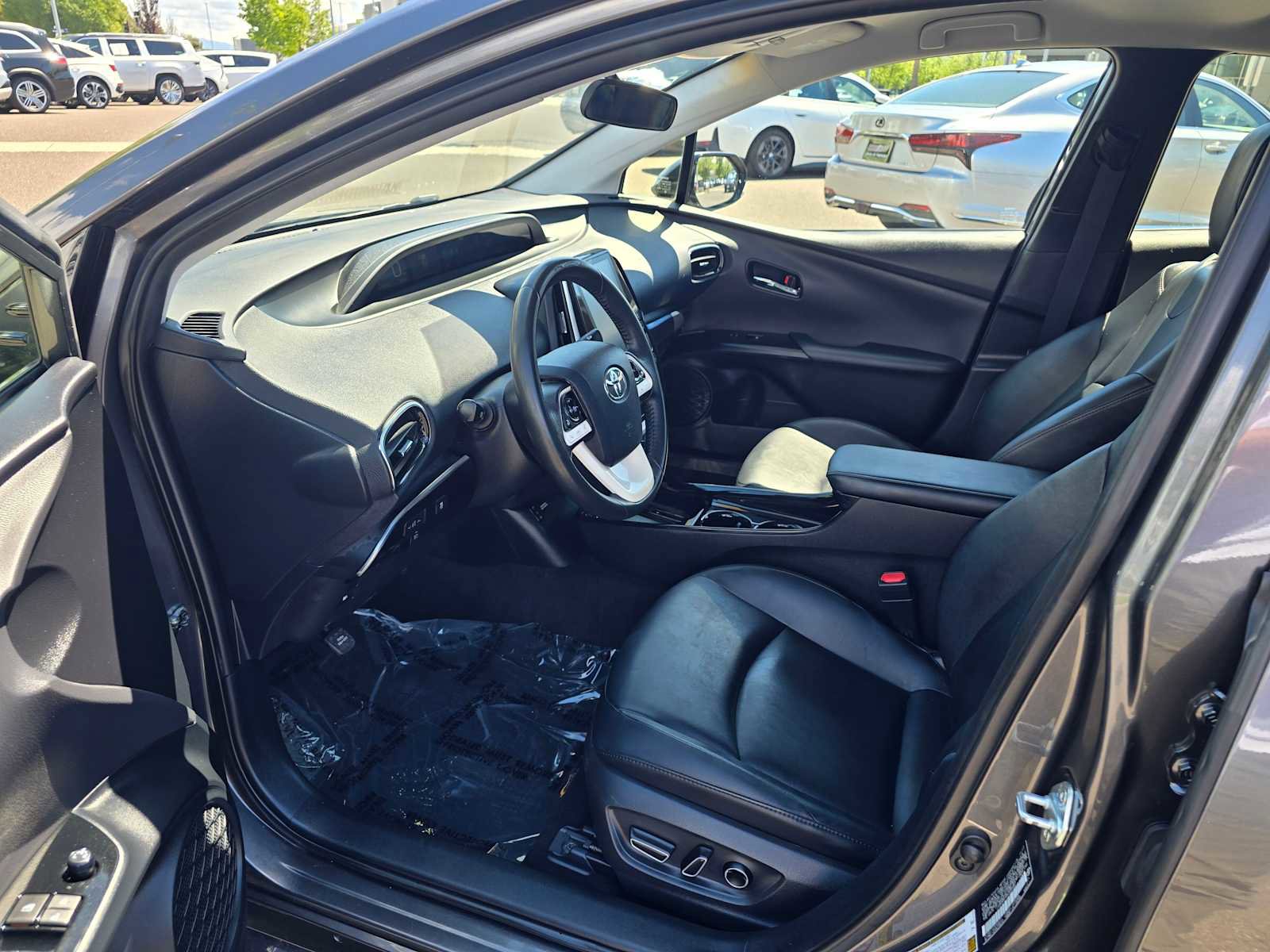 Used 2017 Toyota Prius Prime Premium image 22