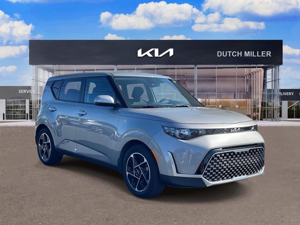 Used 2023 Kia Soul EX image 1