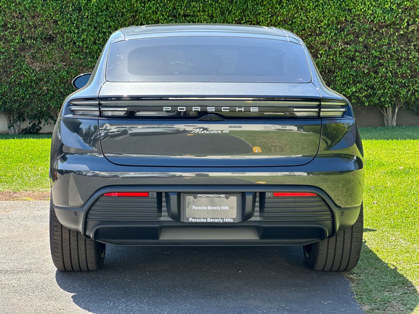 New 2026 Porsche Macan 4 Electric AWD/4WD image 7