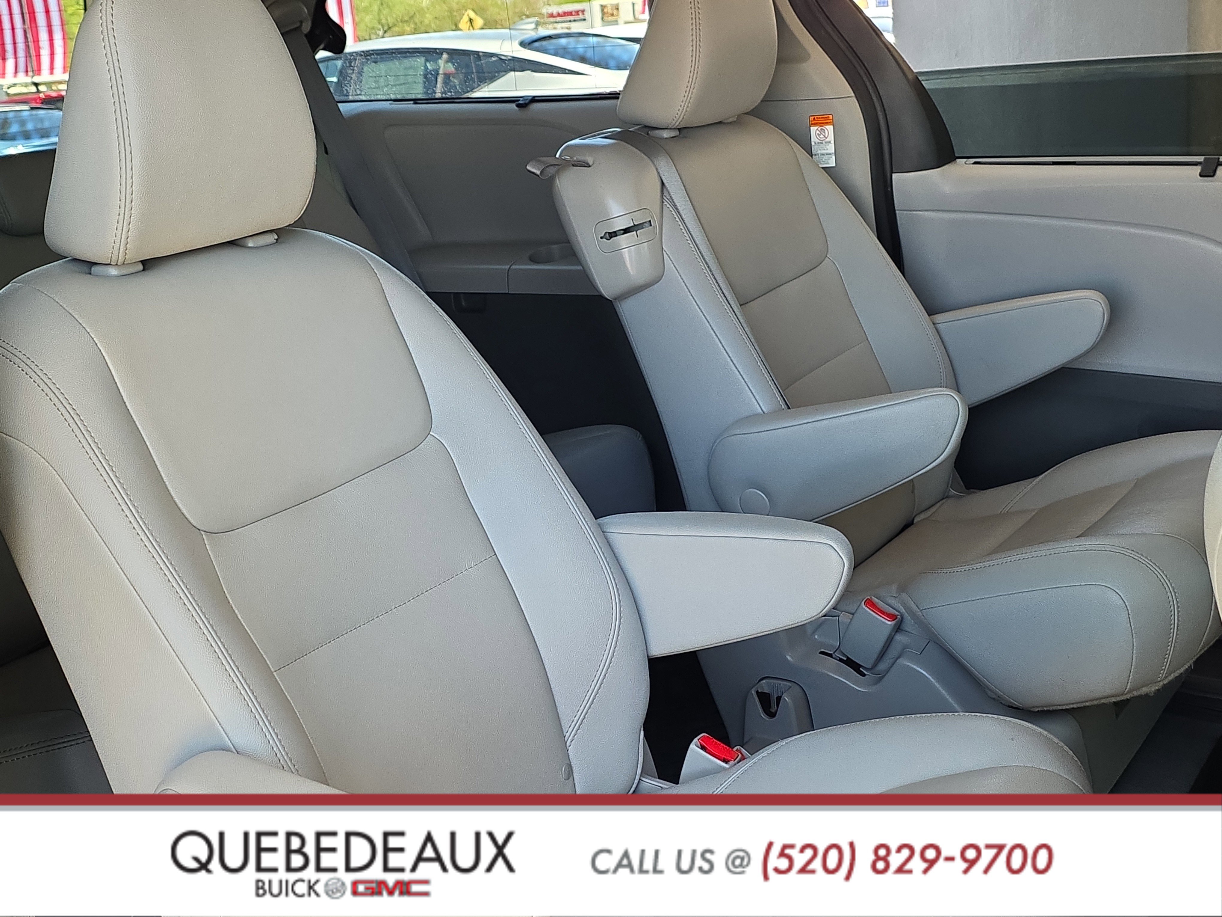 Used 2020 Toyota Sienna XLE w/ XLE Navigation Package FWD image 28