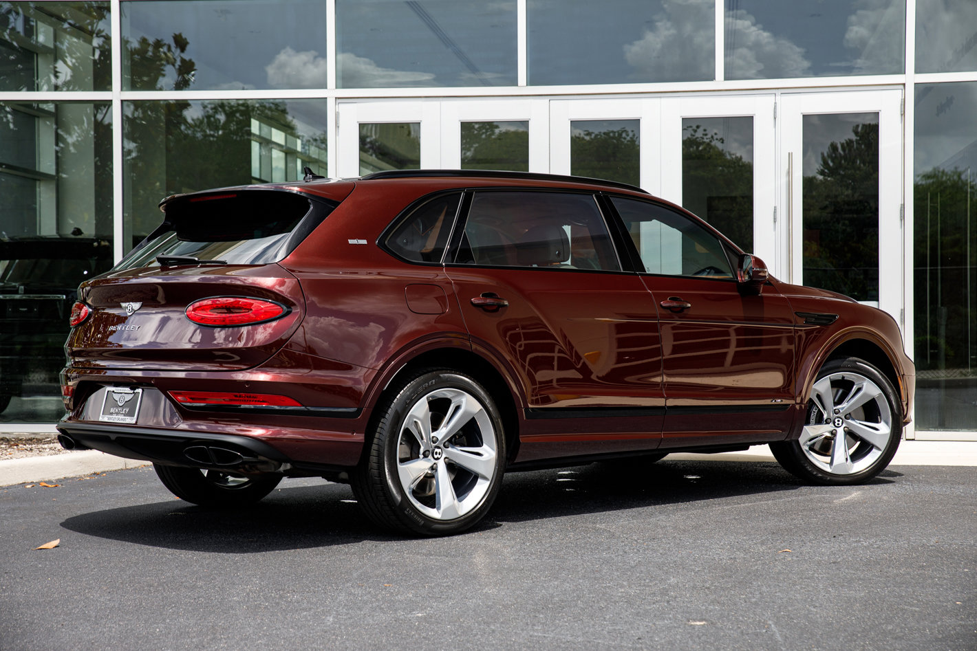 Used 2023 Bentley Bentayga Extended Wheelbase AWD/4WD image 3