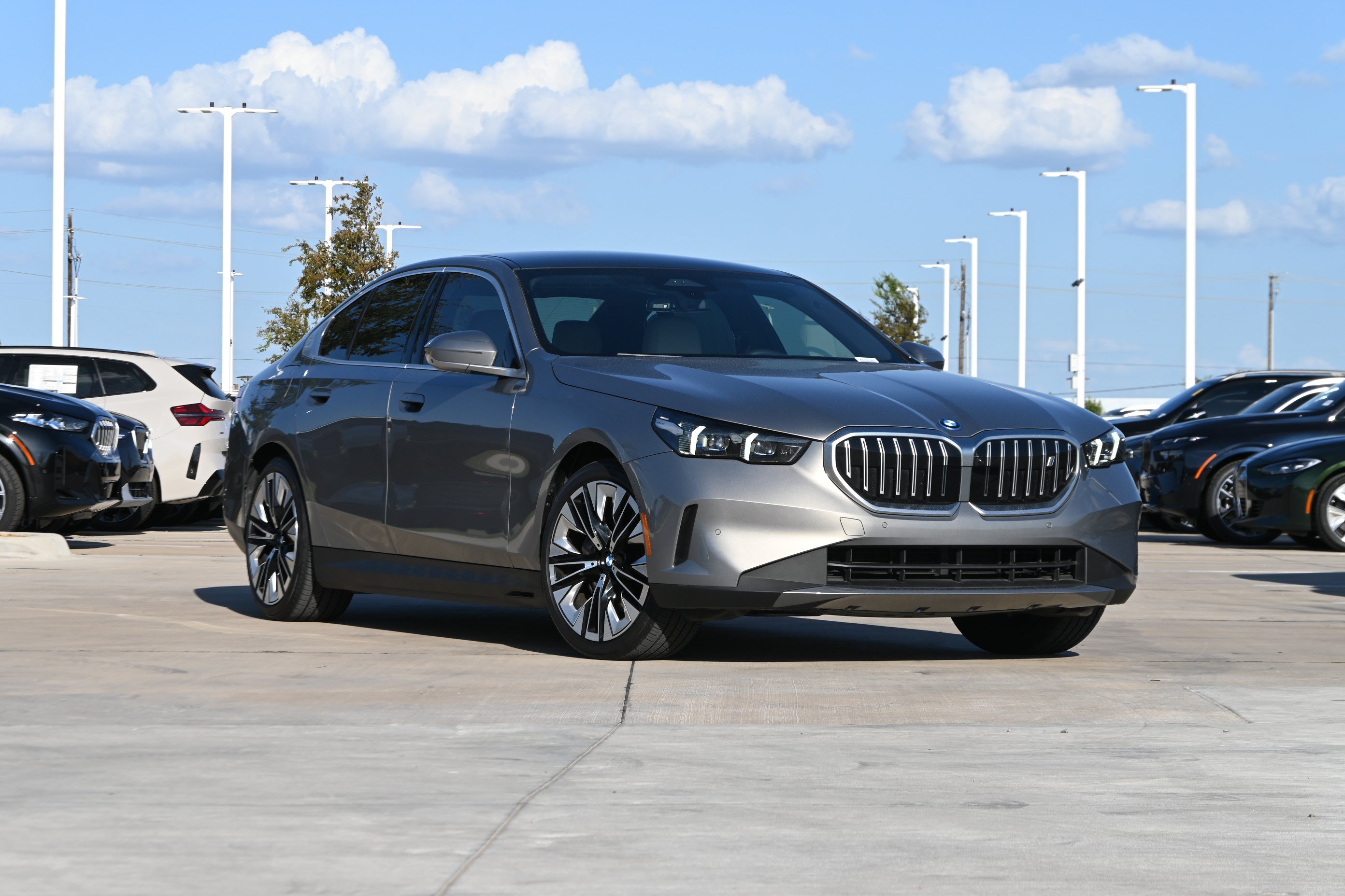 Certified 2026 BMW i5 eDrive40 w/ Executive Package RWD image 2