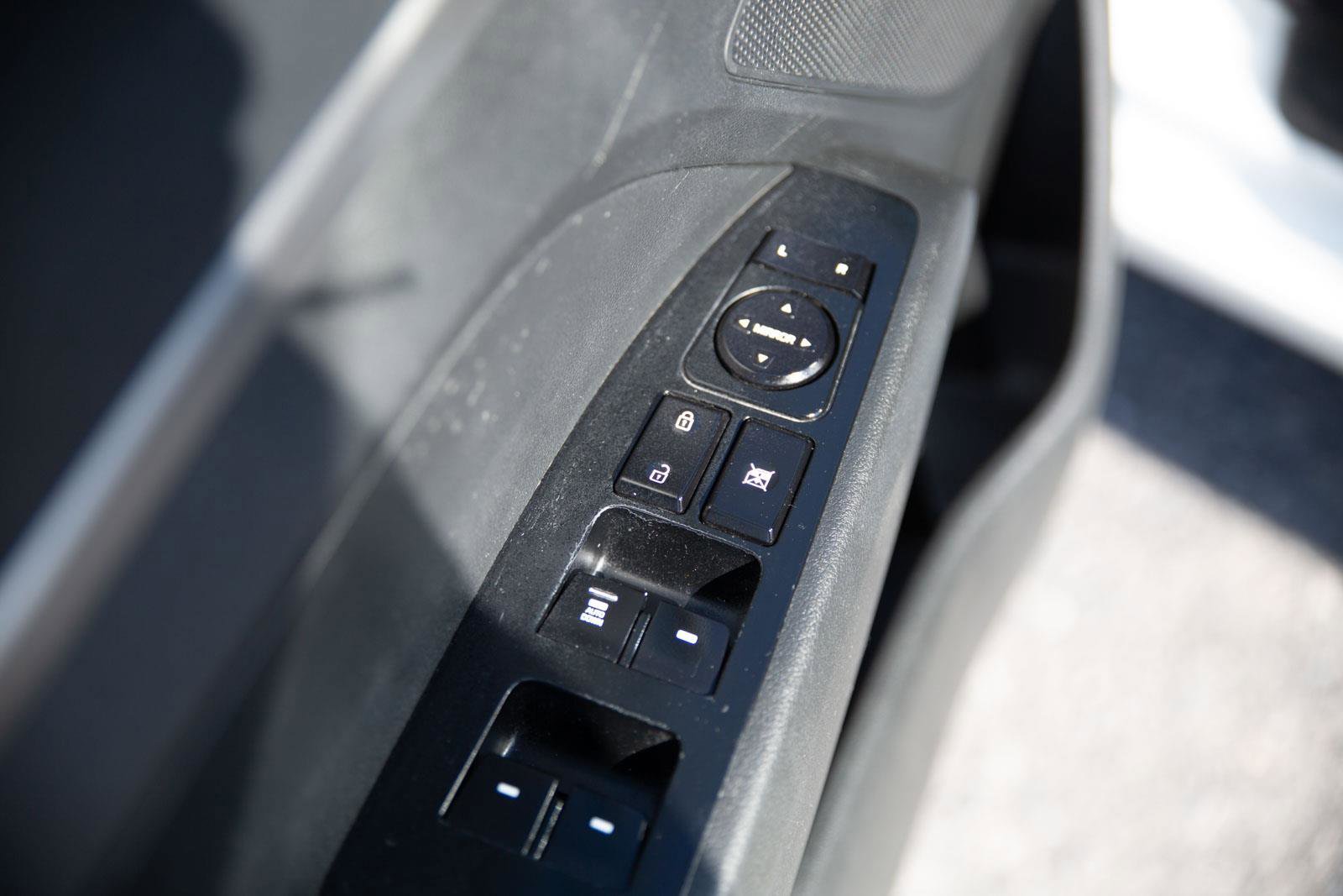 Used 2018 Hyundai Elantra SE image 16