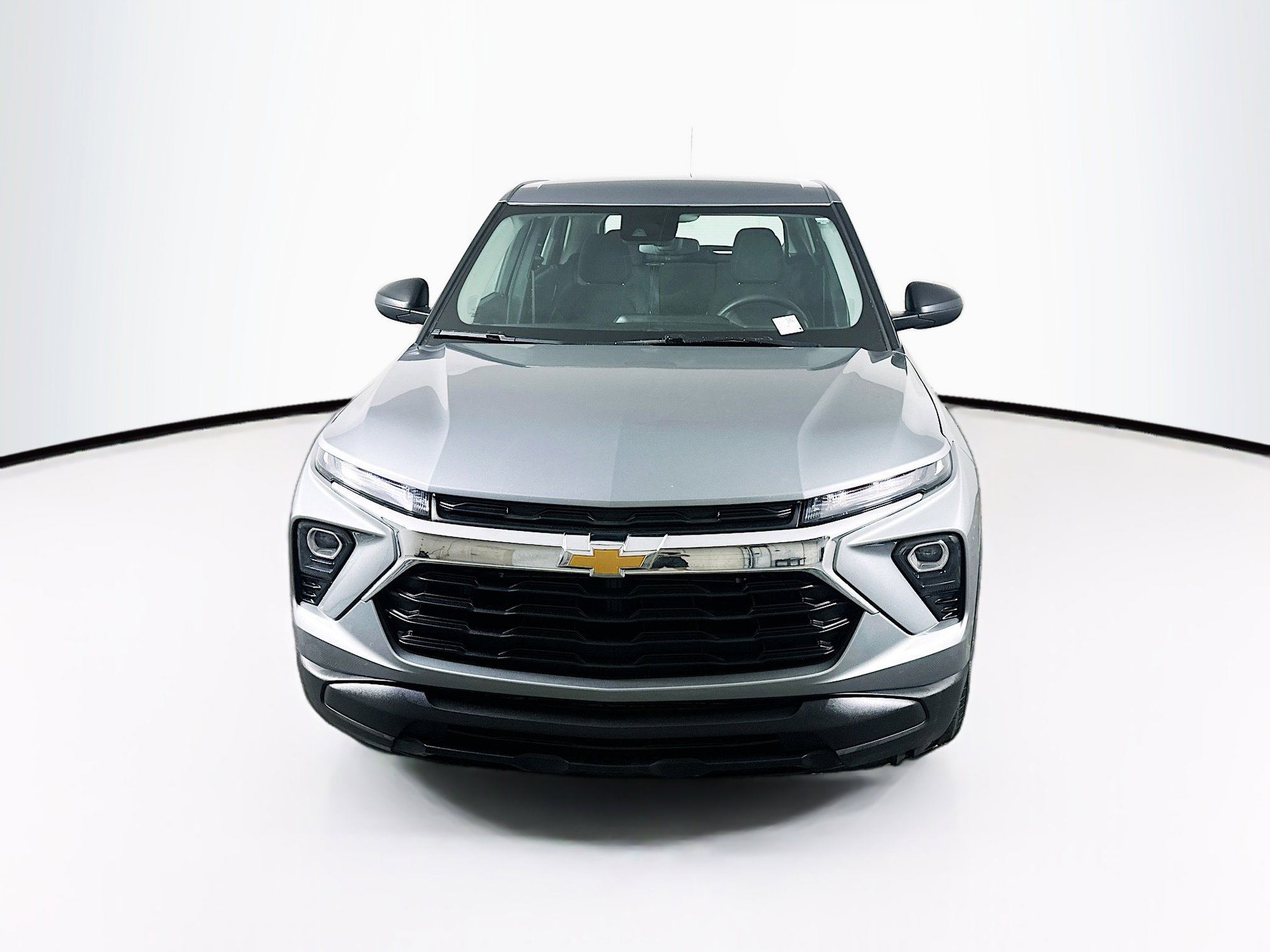 Used 2024 Chevrolet TrailBlazer LS image 2
