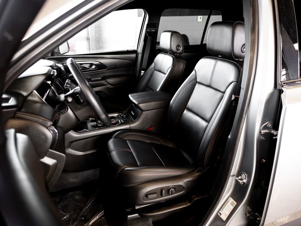 Used 2023 Chevrolet Traverse RS image 11
