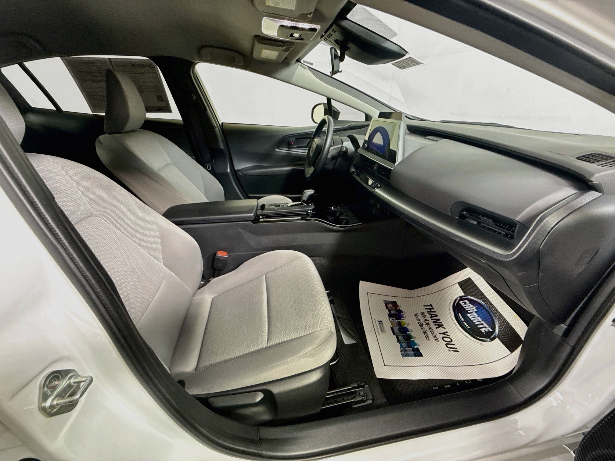Used 2024 Toyota Prius LE FWD image 25