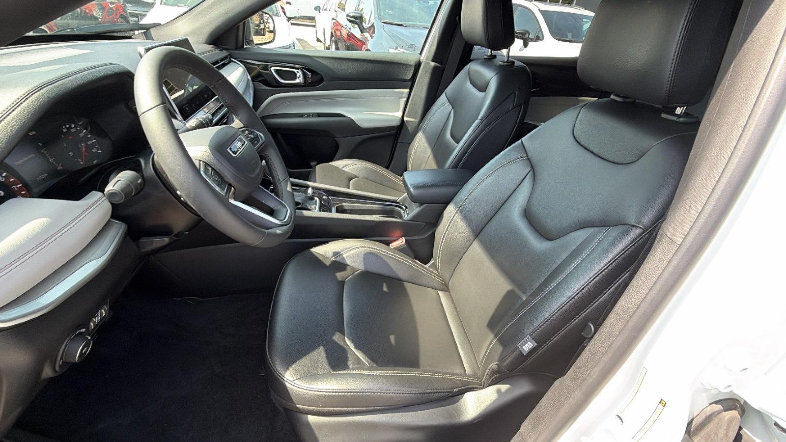 Used 2025 Jeep Compass Limited AWD/4WD image 16