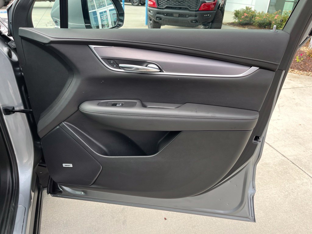 Used 2025 Cadillac XT6 Luxury w/ LPO, Floor Liner Package AWD/4WD image 31