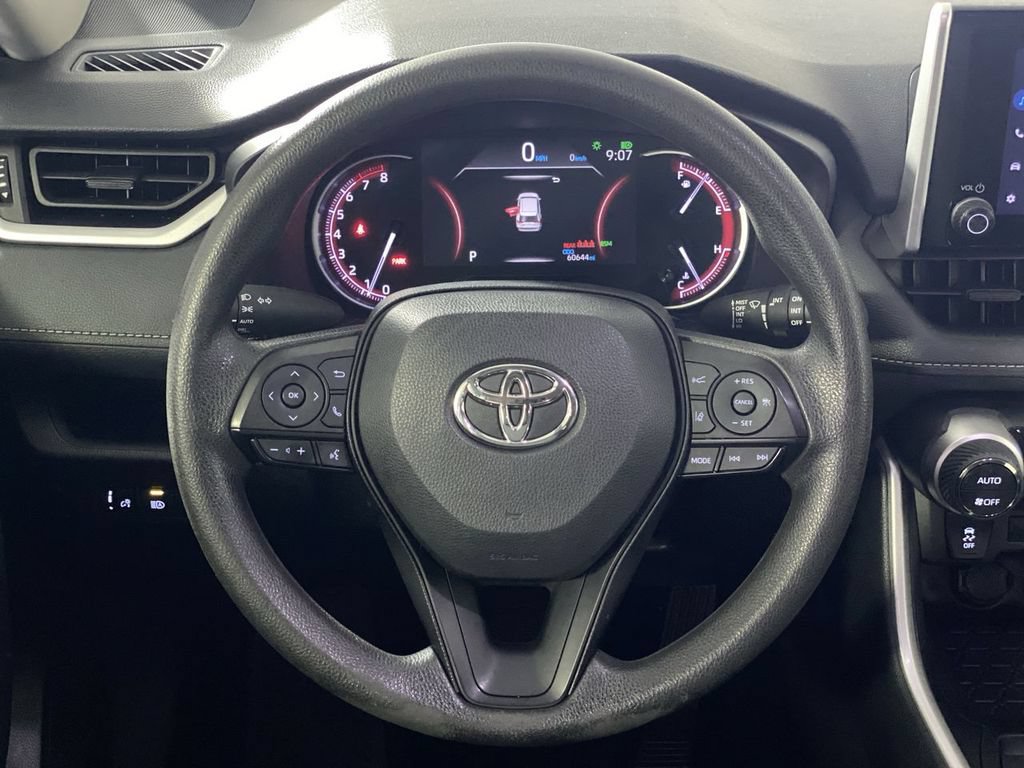 Used 2024 Toyota RAV4 XLE FWD image 16
