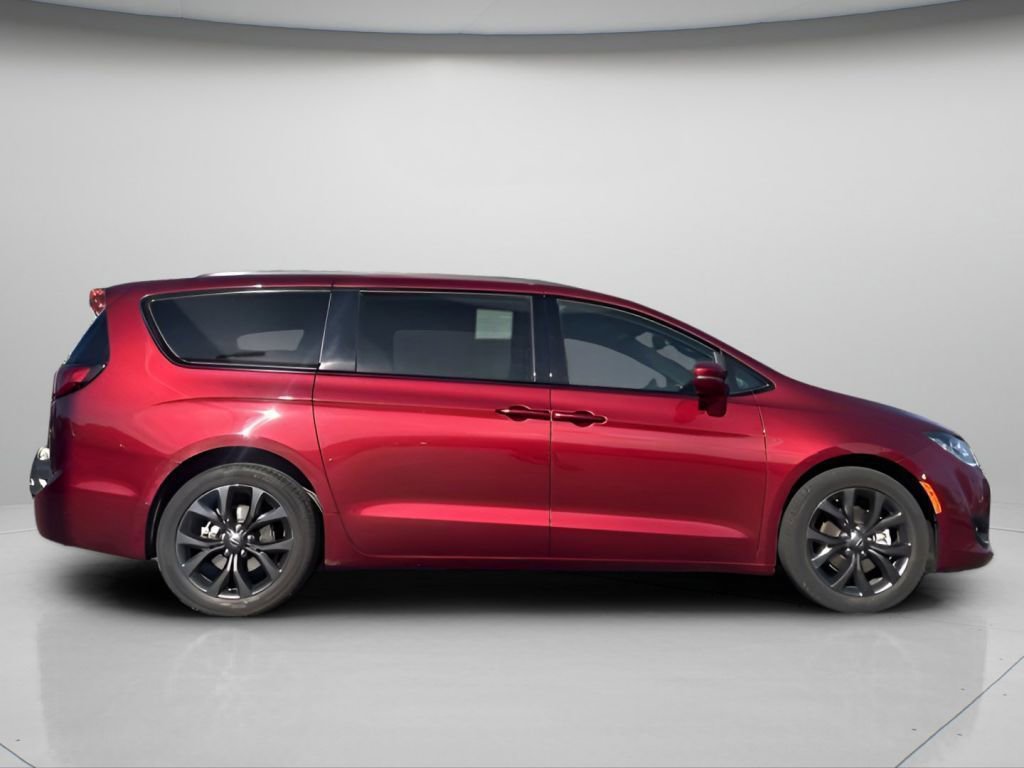 Used 2020 Chrysler Pacifica Limited w/ S Appearance Package image 3