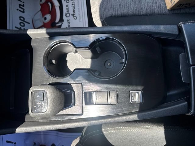 Used 2022 Nissan Rogue SV FWD image 16