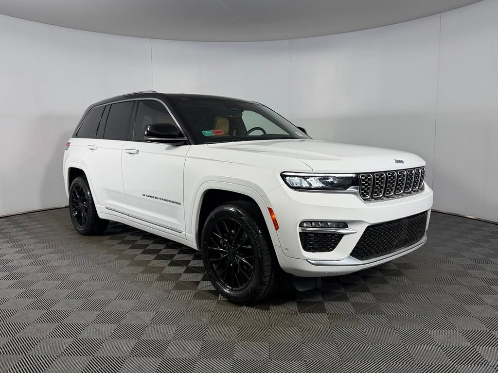 Used 2023 Jeep Grand Cherokee Summit w/ Luxury Tech Group V AWD/4WD image 2