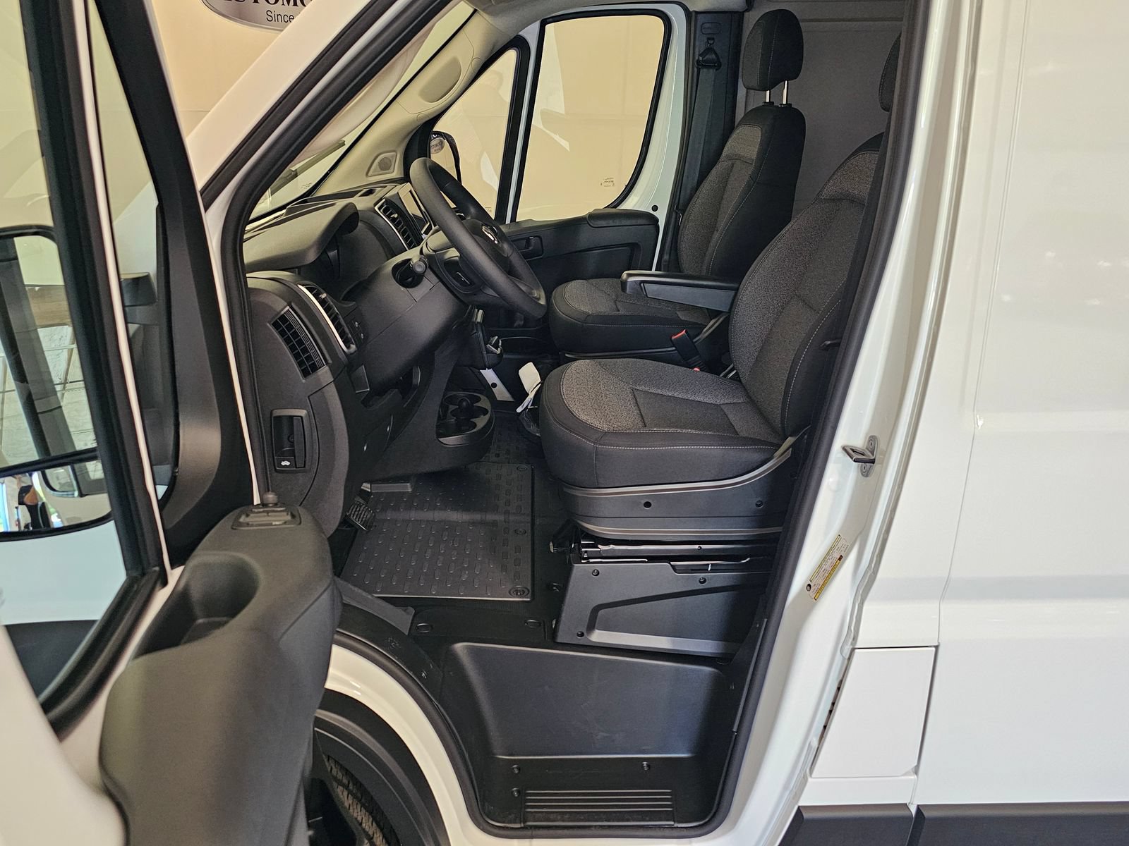 New 2026 RAM ProMaster 1500 w/ Quick Order Package 22G SLT FWD image 4