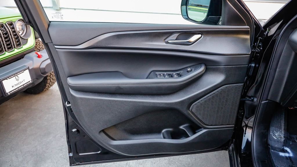 New 2025 Jeep Grand Cherokee Altitude image 22