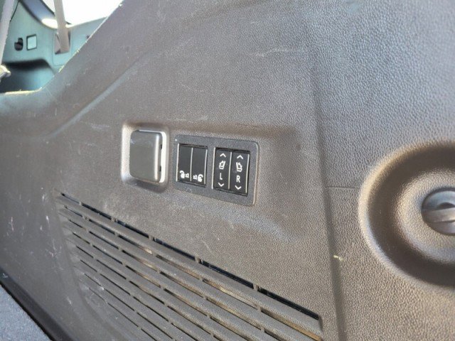 Used 2021 Chevrolet Suburban Premier w/ Premium Package image 9