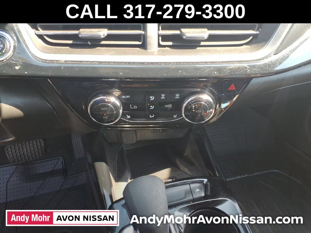 Used 2024 Chevrolet Trax RS w/ Sunroof Package FWD image 24